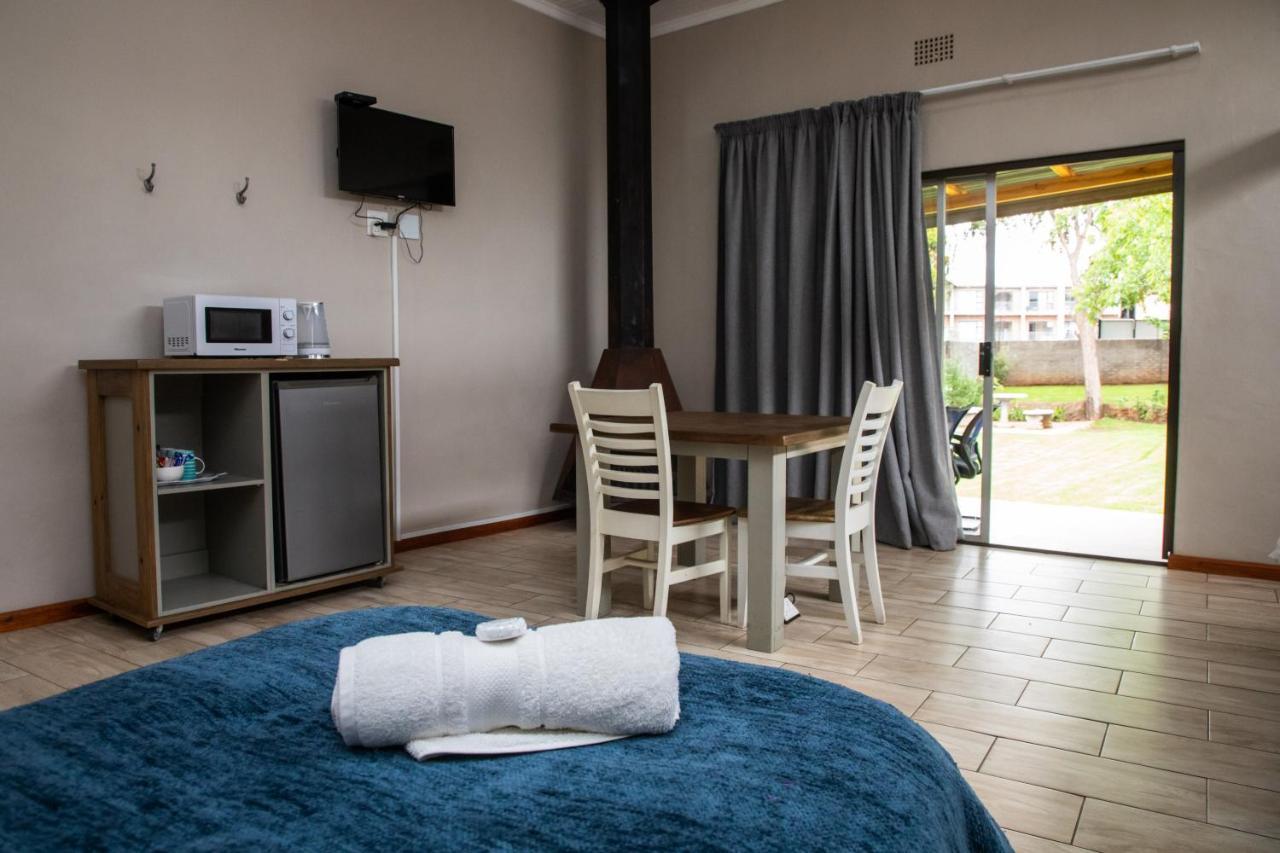 Hotel Opstal Guestfarm Potchefstroom Esterno foto